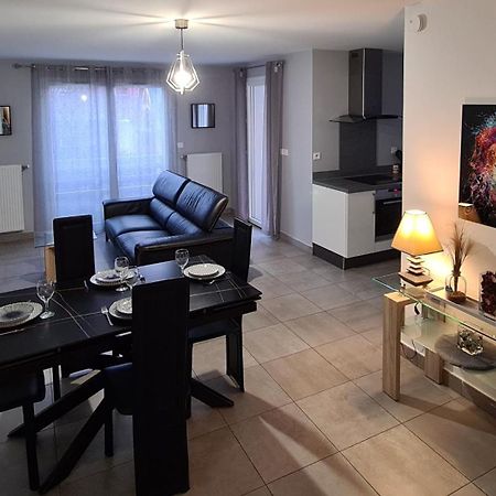 Appartement De Standing Au Centre De Chassieu Zewnętrze zdjęcie